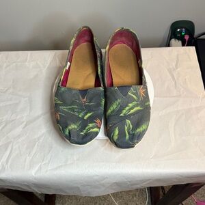 Pre loved Toms Green and Black Tropical Print Flats